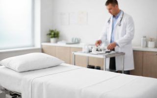 salle-examen-medical-moderne-table-draps